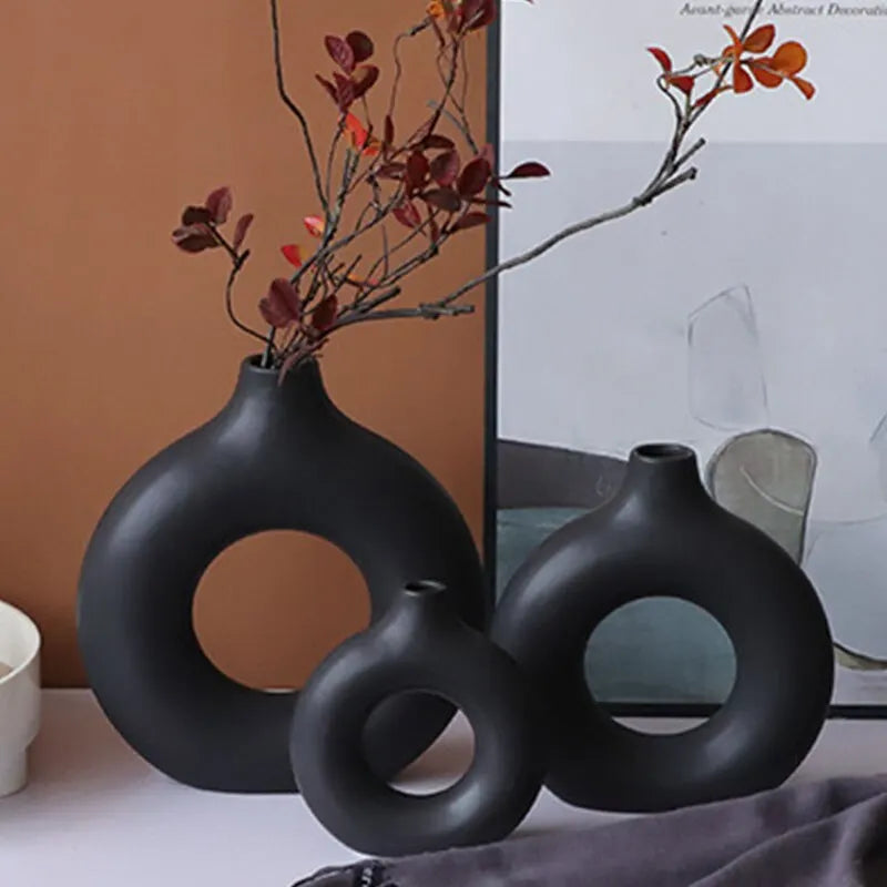 NORTHEUINS Eramic Nordic Donut Hollow Flower Vase Figurines Interior for Pampas Grass Home decor