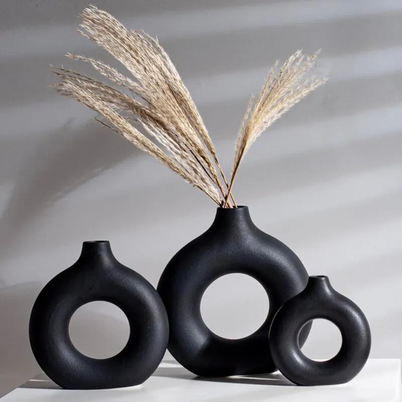 NORTHEUINS Eramic Nordic Donut Hollow Flower Vase Figurines Interior for Pampas Grass Home decor